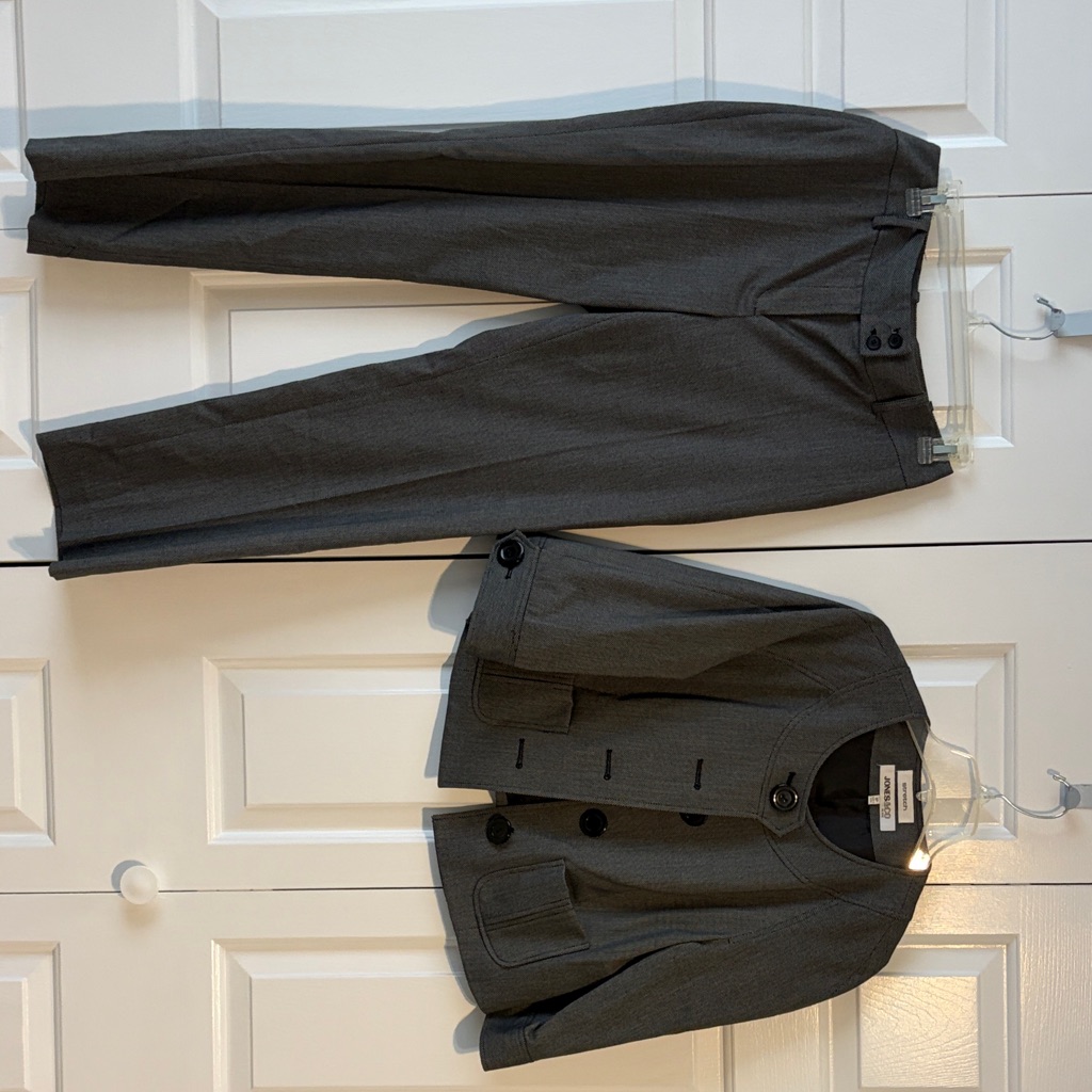 Elegant Women's Gray Suit Set